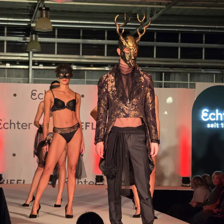 Dessous Show vom Echter Modehaus auf der Kiefl Bühne in Gauting