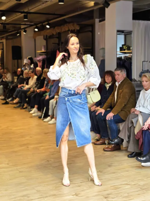 Große Modenschau Weilheim Frühjahr 2026 (15)