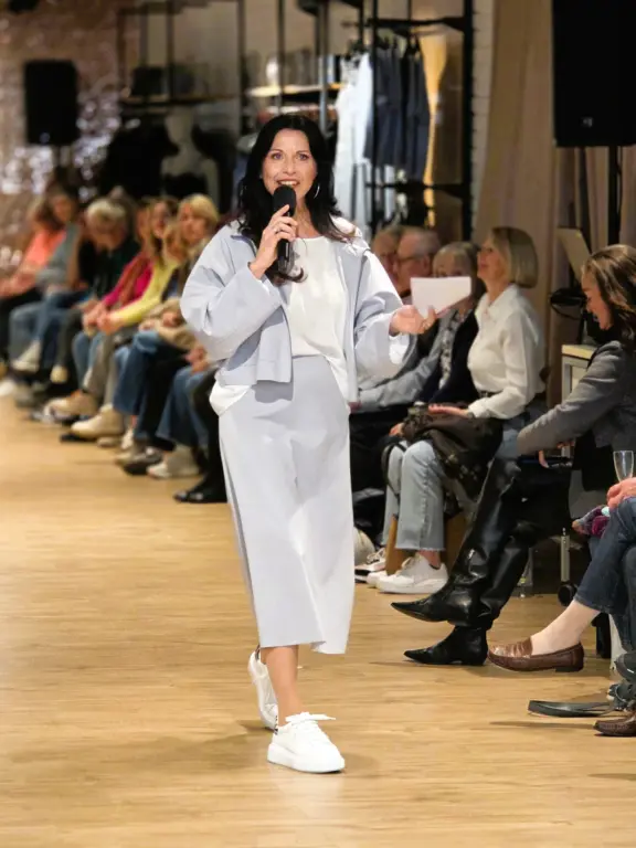 Große Modenschau Weilheim Frühjahr 2026 (17)