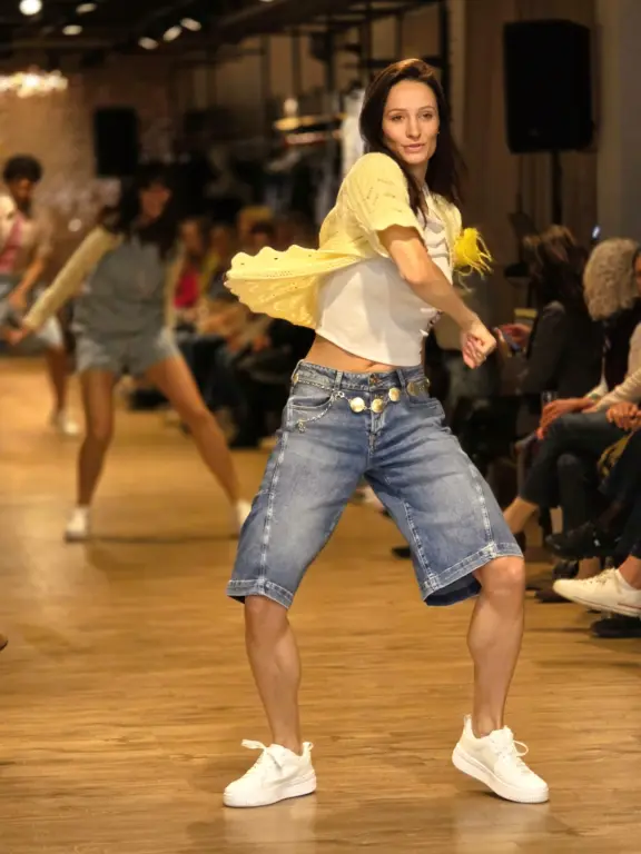 Große Modenschau Weilheim Frühjahr 2026 (20)