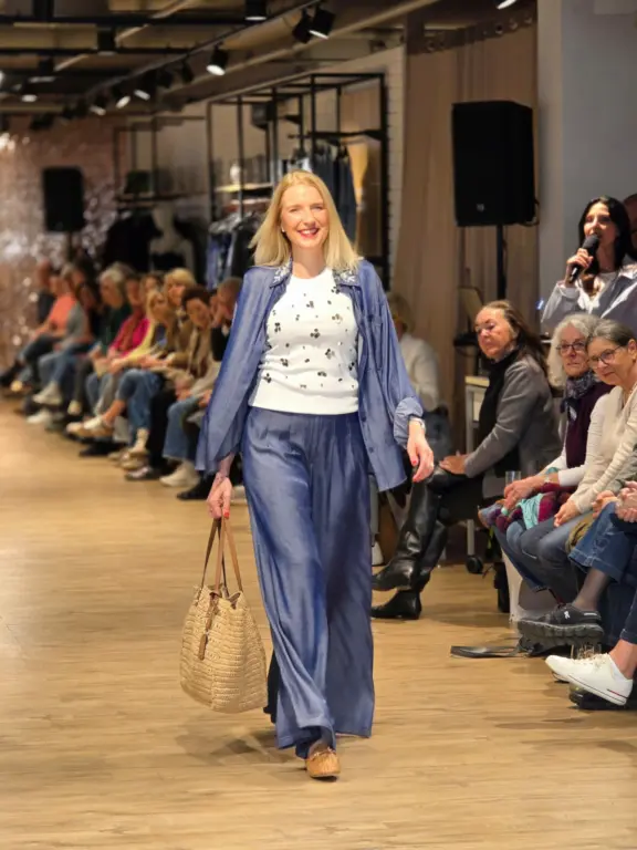 Große Modenschau Weilheim Frühjahr 2026 (26)