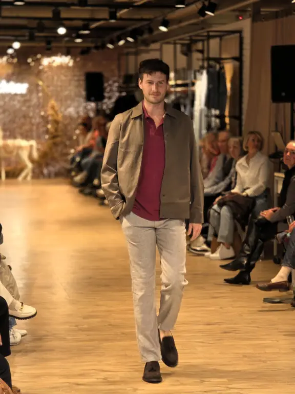 Große Modenschau Weilheim Frühjahr 2026 (30)