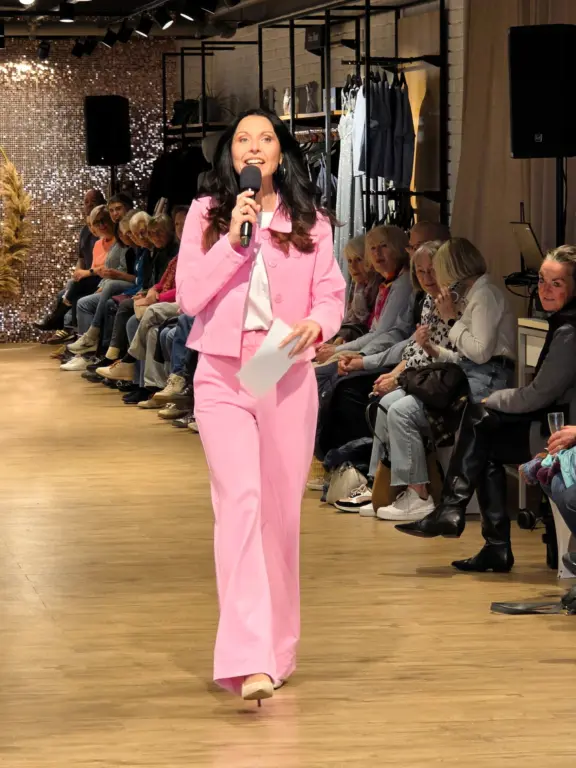 Große Modenschau Weilheim Frühjahr 2026 (39)