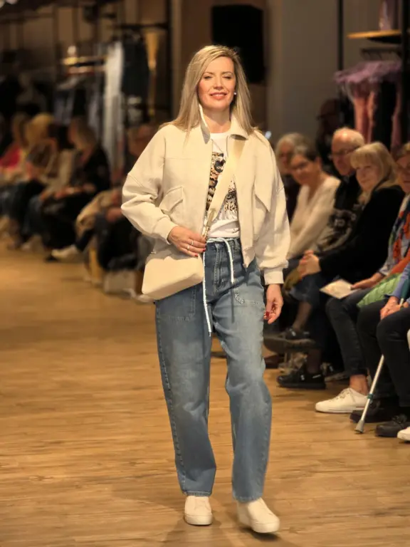 Große Modenschau Weilheim Frühjahr 2026 (42)