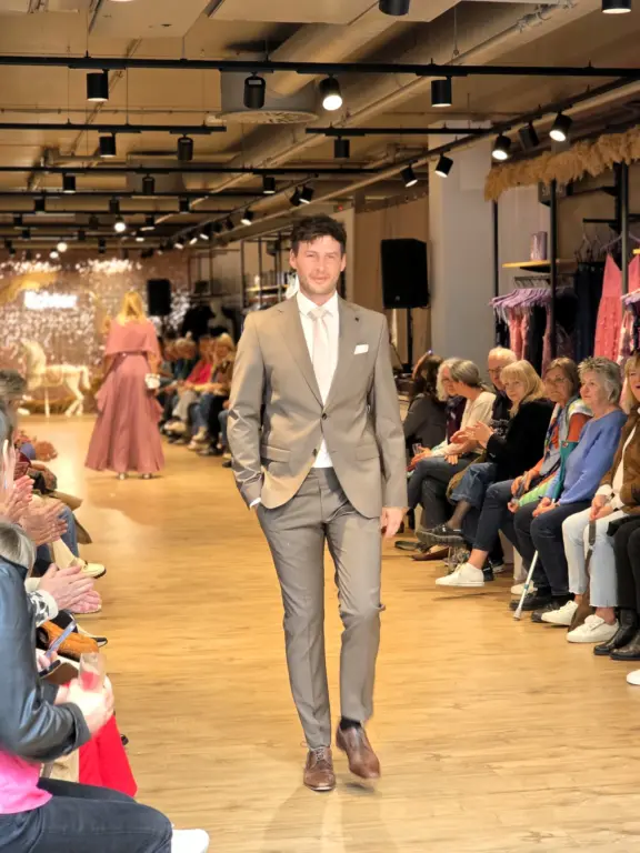 Große Modenschau Weilheim Frühjahr 2026 (49)