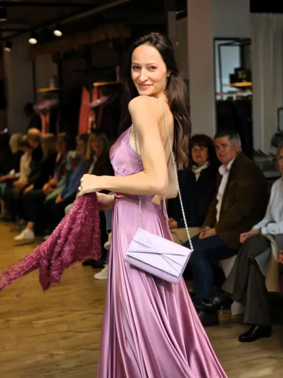 Große Modenschau Weilheim Frühjahr 2026 (54)