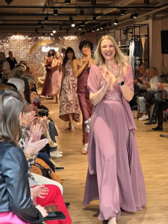 Große Modenschau Weilheim Frühjahr 2026 (56)
