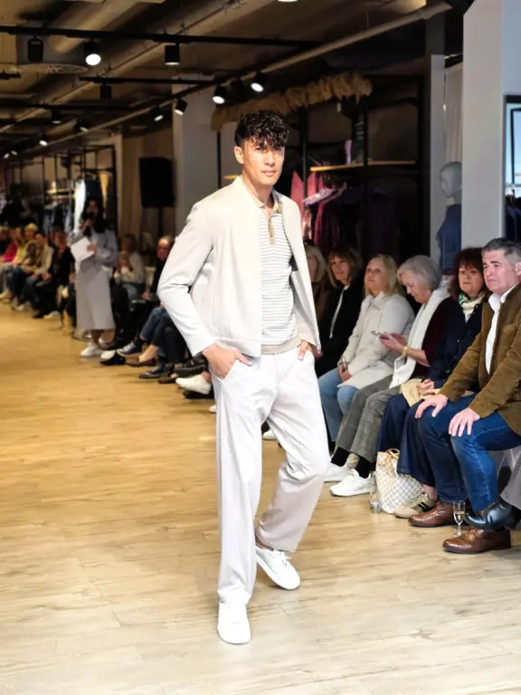 Große Modenschau Weilheim Frühjahr 2026 (9)