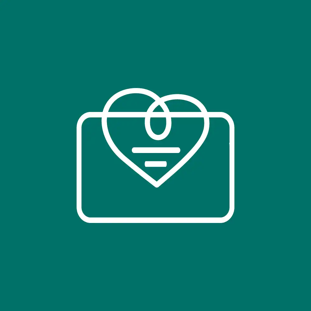 Newsletter abonnieren - Icon von einem Briefumschlag mit Herzen auf dem grünen Hintergrund.
