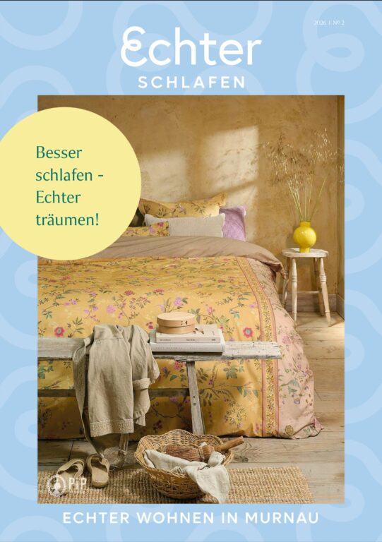 Cover des Echter Schlafen Prospekts 2026 mit gemütlichem Schlafzimmer, gelb-floraler Bettwäsche und dem Text „Besser schlafen – Echter träumen!“.