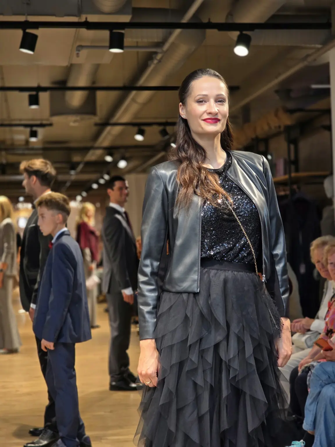 grosse echter modenschau weilheim 27092025 09